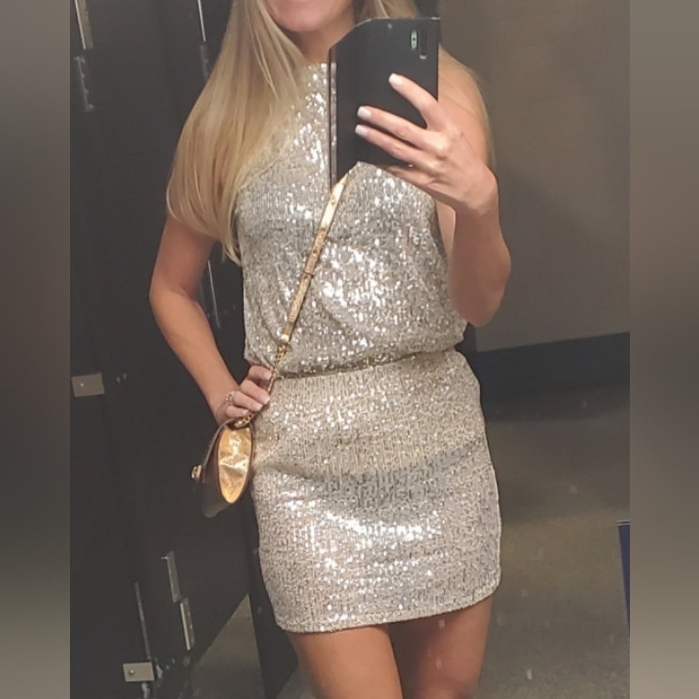 Matching Gold Sequin top and skirt.